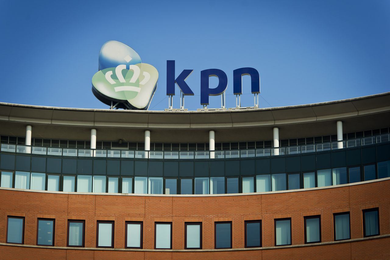 Het logo van KPN op het hoofdkantoor in Den Haag.
