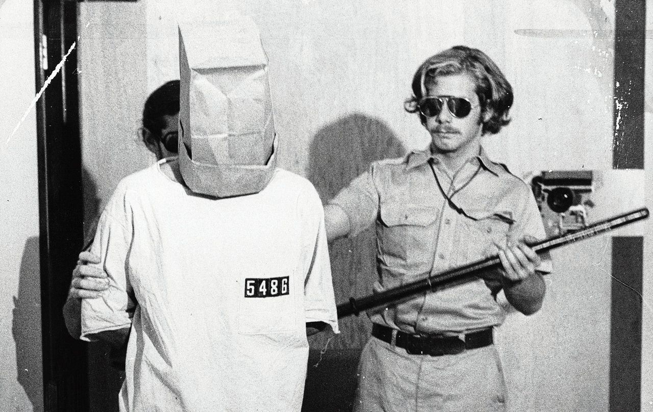 Waarom het Stanford Prison Experiment nu kritiek krijgt - NRC