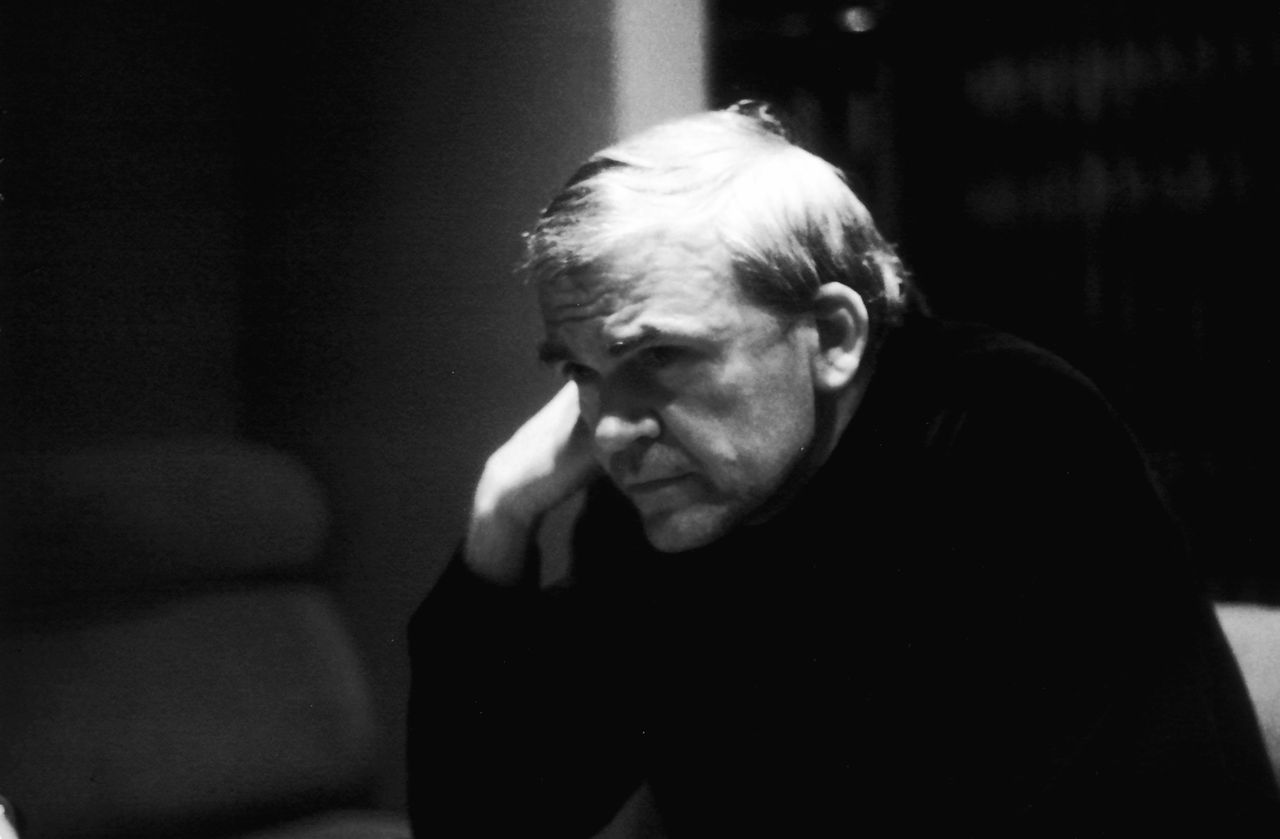 Milan Kundera mag Tsjechische nationaliteit terug 