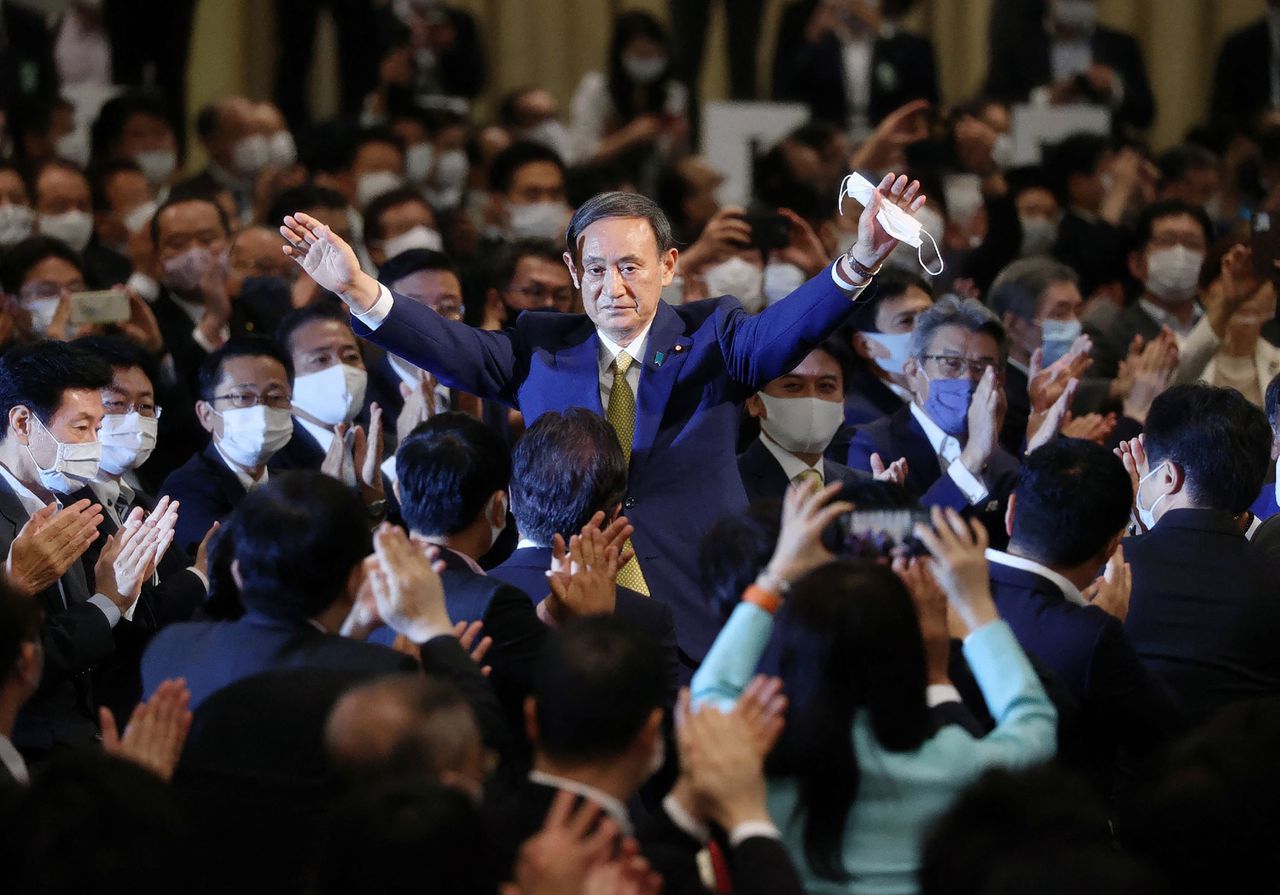 De Japanse premier Yoshihide Suga in september vorig jaar, toen hij werd aangewezen als opvolger van premier Abe.