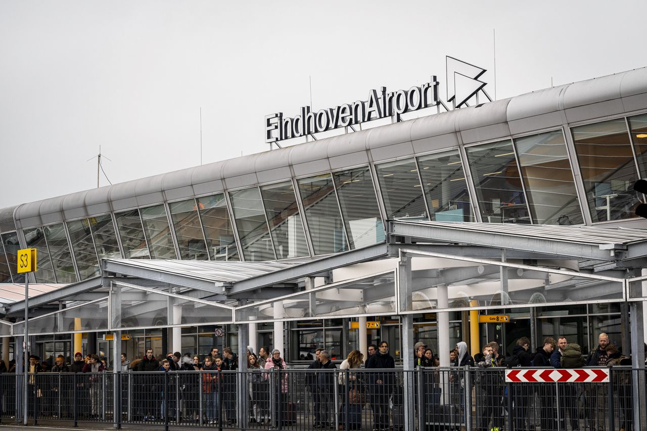 Vliegverkeer Eindhoven Airport ligt stil vanwege bommelding 