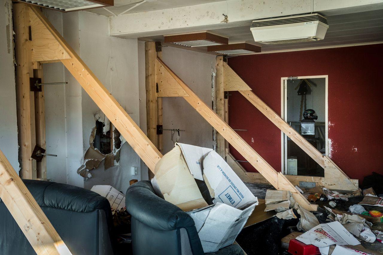 Een woonhuis in Schildwolde, in de gemeente Slochteren, is zwaar beschadigd door slecht onderhoud in combinatie met de aardbevingen in Noord-Groningen.
