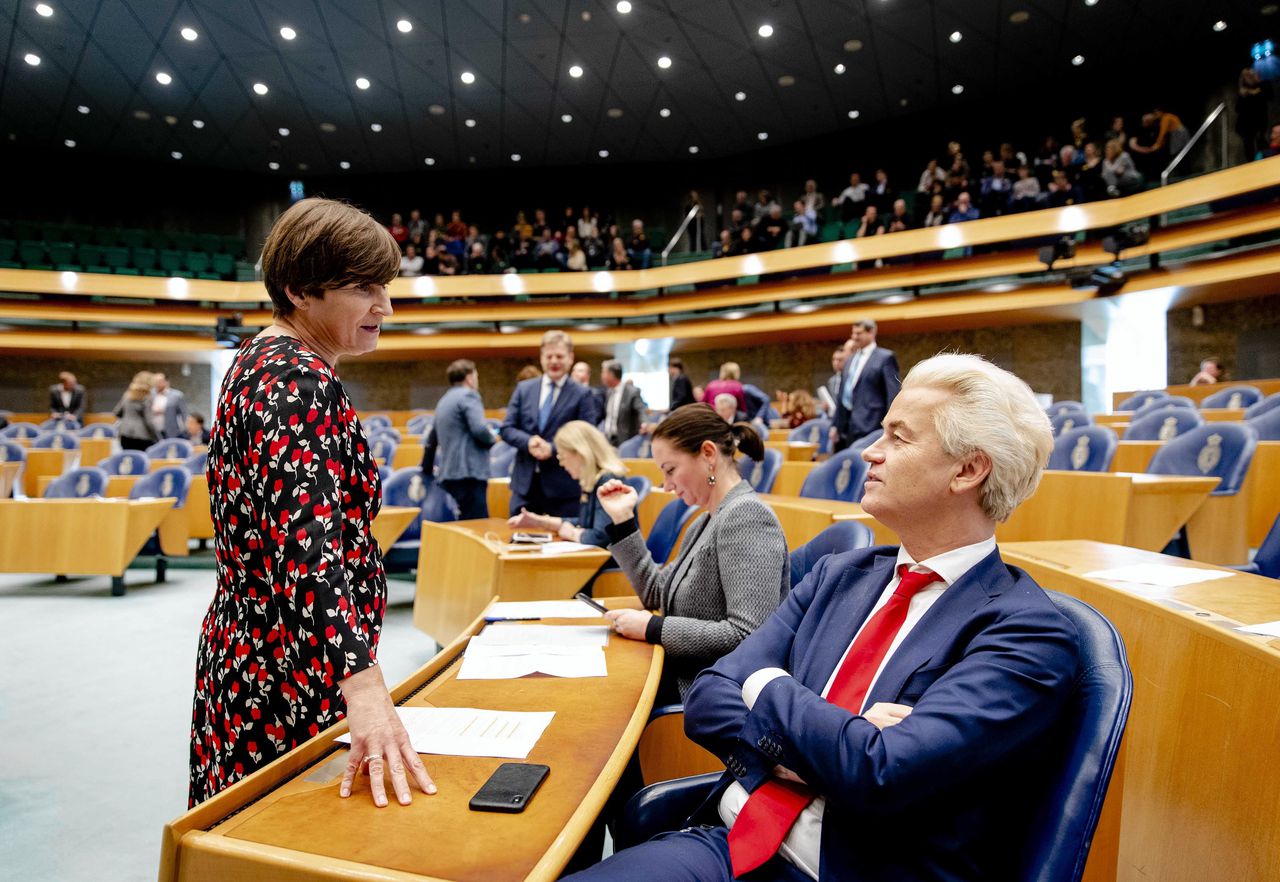 Lilianne Ploumen (PvdA) en Geert Wilders (PVV) vóór de stemming deze week over het handelsverdrag met Canada (CETA). Beiden stemden tegen.