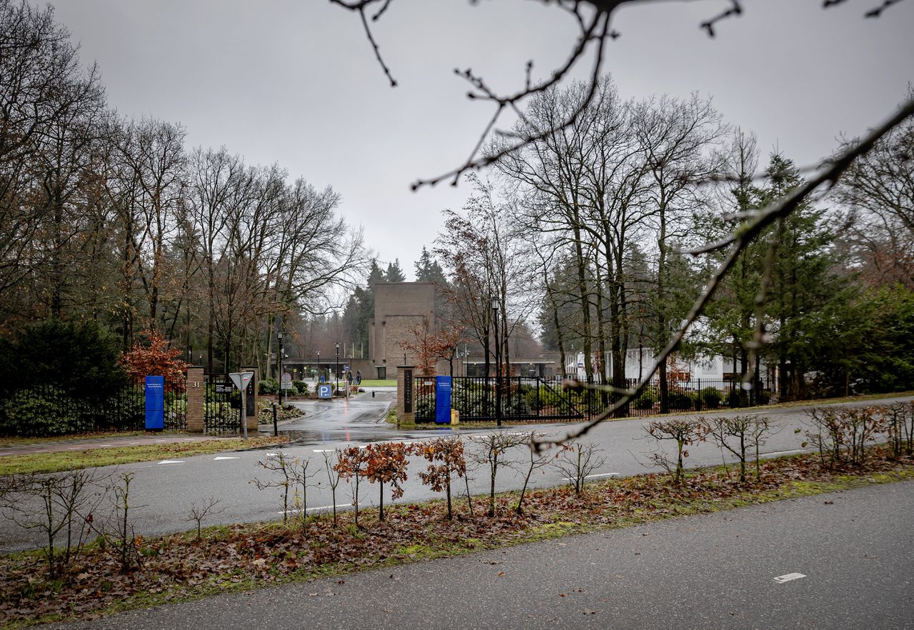 Eén deelnemer aan paranormale sessie op begraafplaats Amersfoort vervolgd voor grafschennis 
