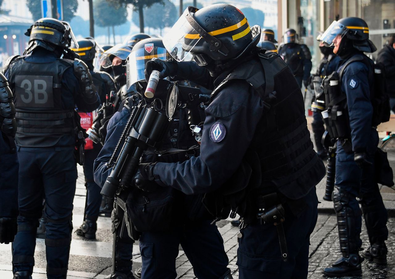 Waarom er in Frankrijk altijd zo veel gewonden vallen bij rellen 