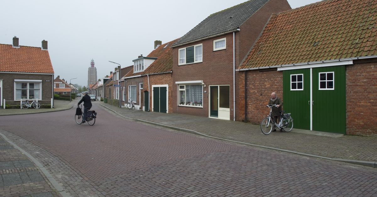 Een dorp kijkt weg