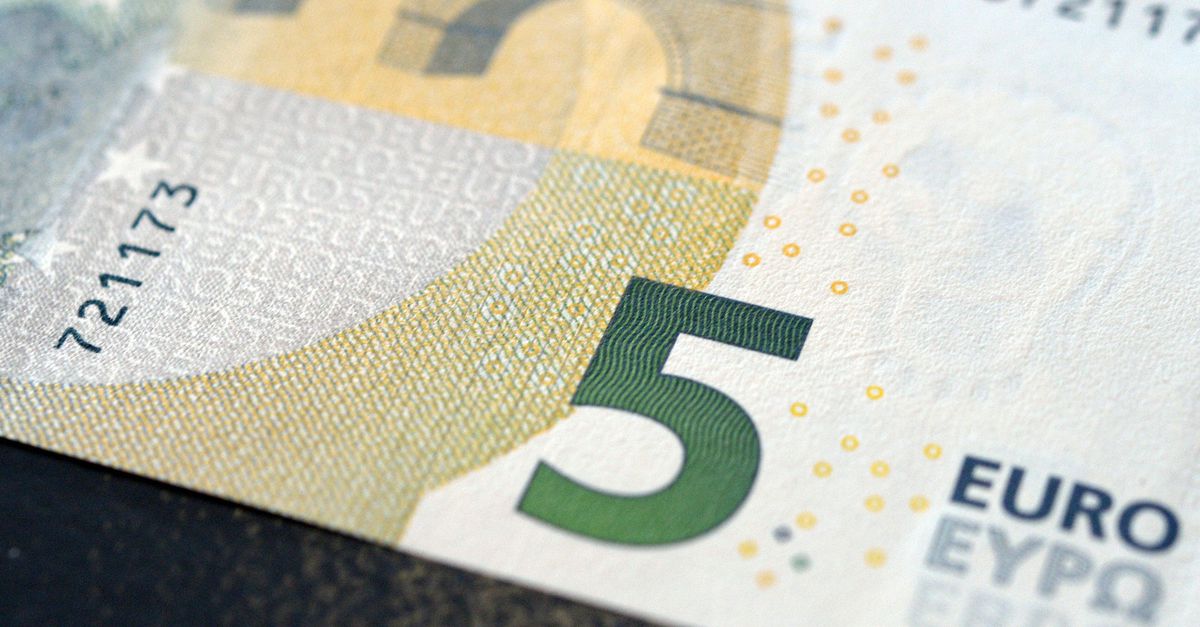 Het 5 eurobiljet Is Vanaf Nu Anders Vergelijk Oud En Nieuw NRC