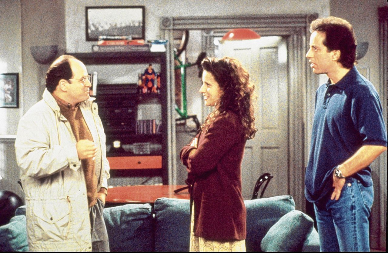 Jason Alexander, Julia Louis Dreyfus, Jerry Seinfeld in sitcom Seinfeld.