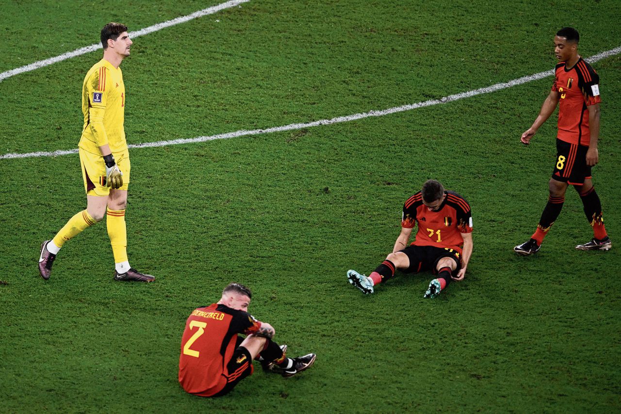 Teleurstelling bij de Belgische doelman Thibaut Courtois (links) en zijn teamgenoten na de 0-0 tegen Kroatië.
