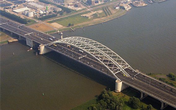 De van Brienenoordbrug in Rotterdam.