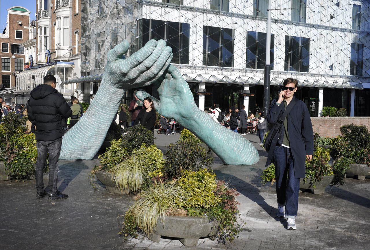 Tožilstvo v primeru umora Petra R. de Vriesa zahteva dosmrtni zapor za tri obtožene