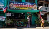 Oud-president Duterte at regelmatig bij Sana's Kabawan, een lokaal eetcafé in Davao City. 