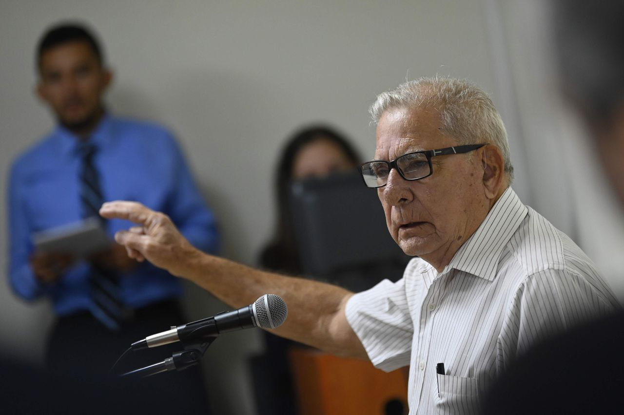 Voormalig generaal van de luchtmacht Juan Rafael Bustillo vrijdag in de rechtbank.