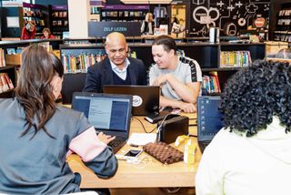 Ook Een Krappe Arbeidsmarkt Biedt Abdou Geen Stageplek Nrc
