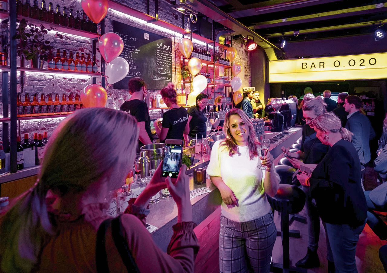 Bar 0.020, de eerste alcoholvrije bar van Nederland, wil deelnemers aan Dry January helpen de maand zonder drank door te komen.