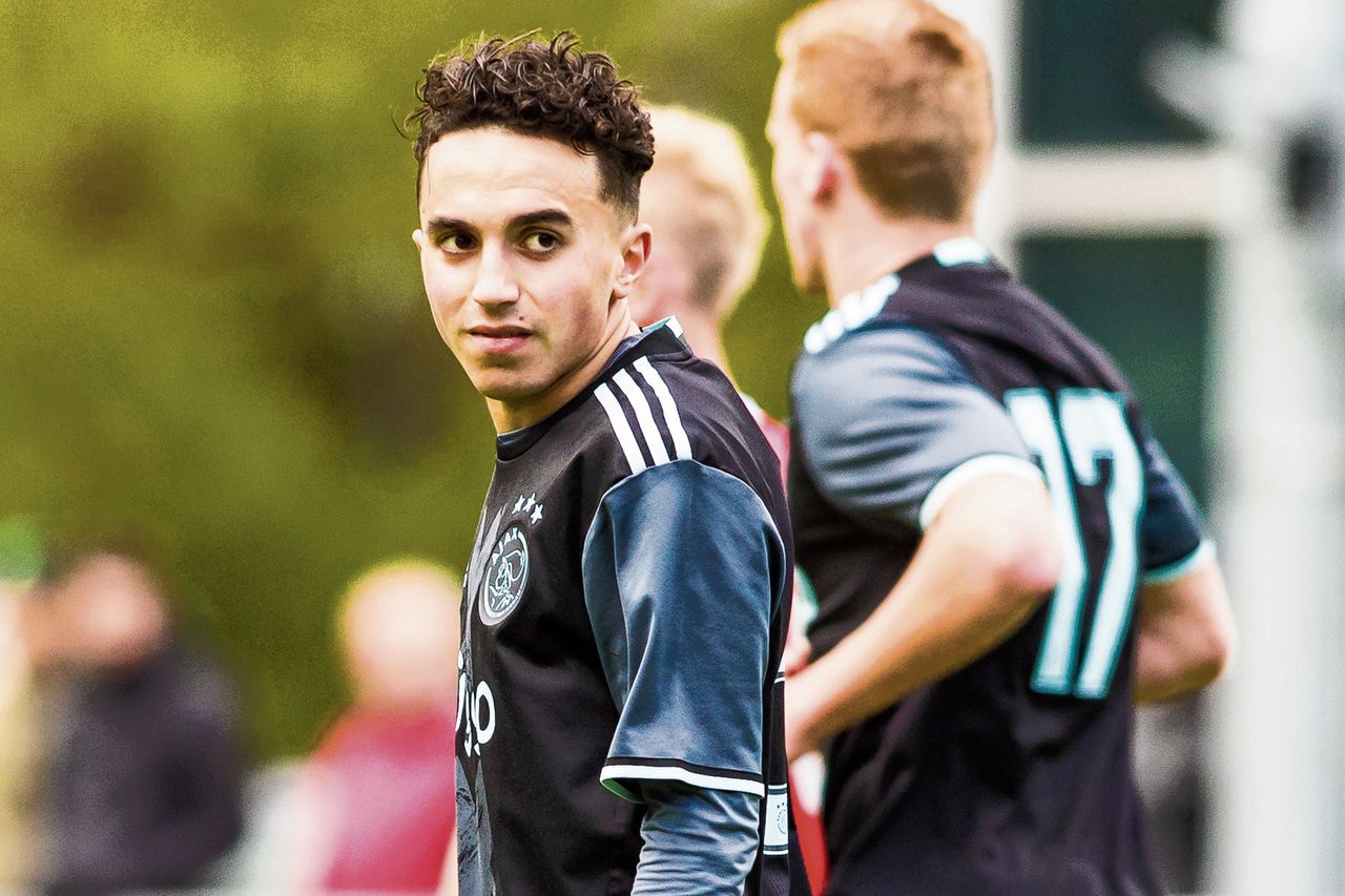 Middenvelder Abdelhak Nouri in april vorig jaar in een wedstrijd van jong Ajax tegen jong PSV.