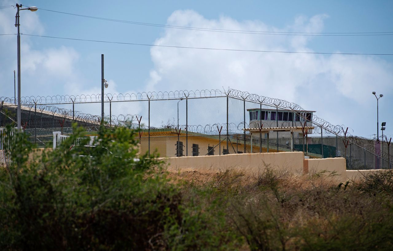 In barakken op het terrein van het huis van bewaring op Curaçao worden Venezolanen zonder geldig identiteitsbewijs vastgehouden