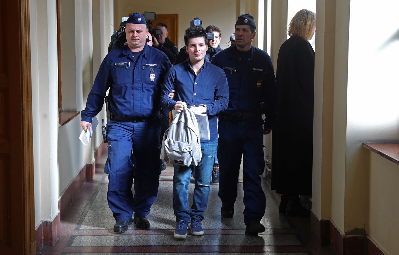 Rui Pinto in maart 2019 in een Hongaarse rechtbank. Inmiddels zit hij in een Portugese gevangenis.