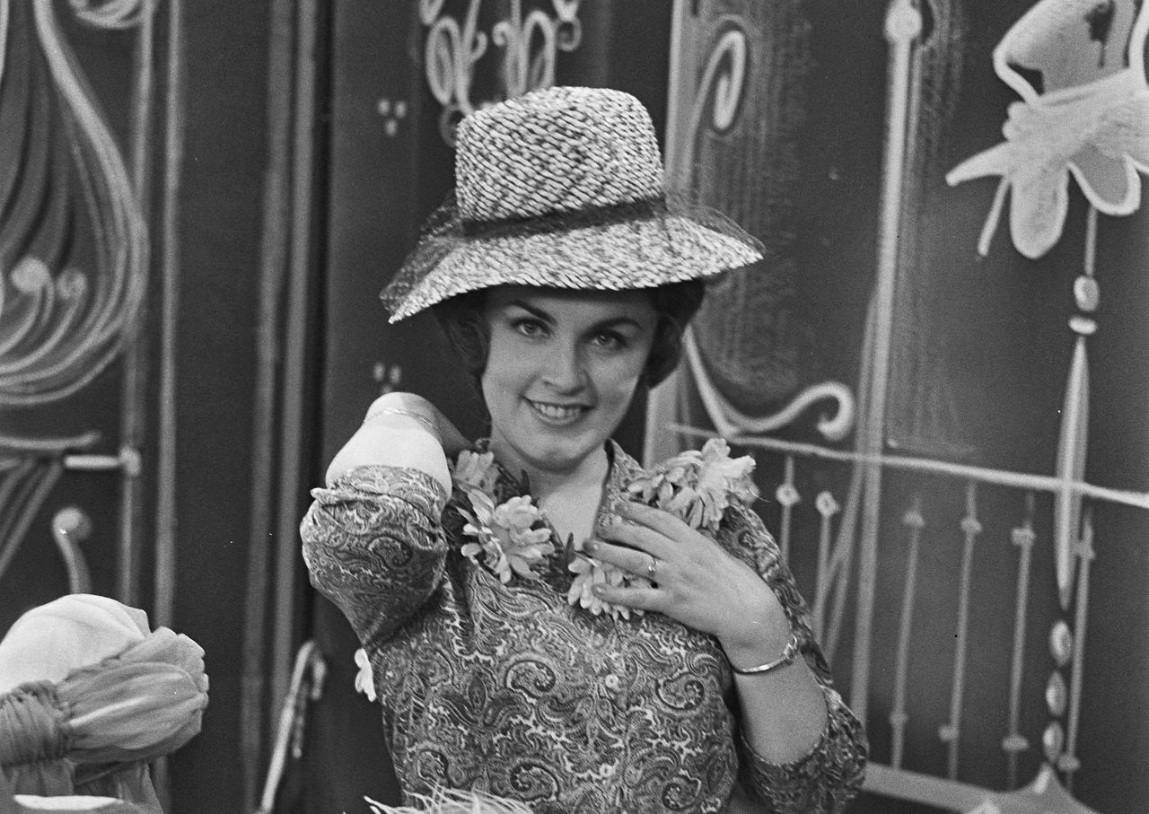 Cora Canne Meijer als Ans in ‘Onrust op Tahiti’, 1963.