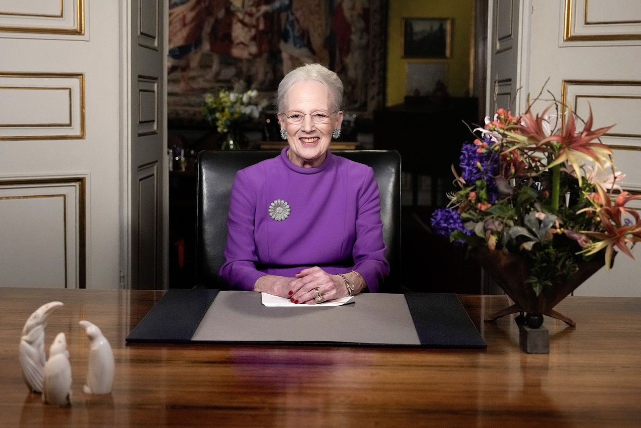 Langstzittende levende vorstin in Europa Deense koningin Margrethe treedt in januari af 