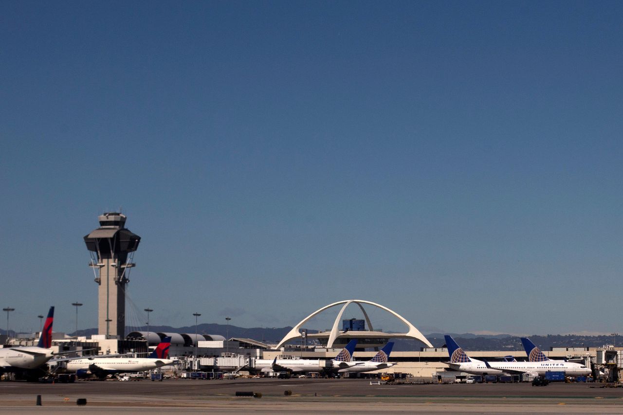 Deel vliegveld LA even ontruimd na berichten over schutter 