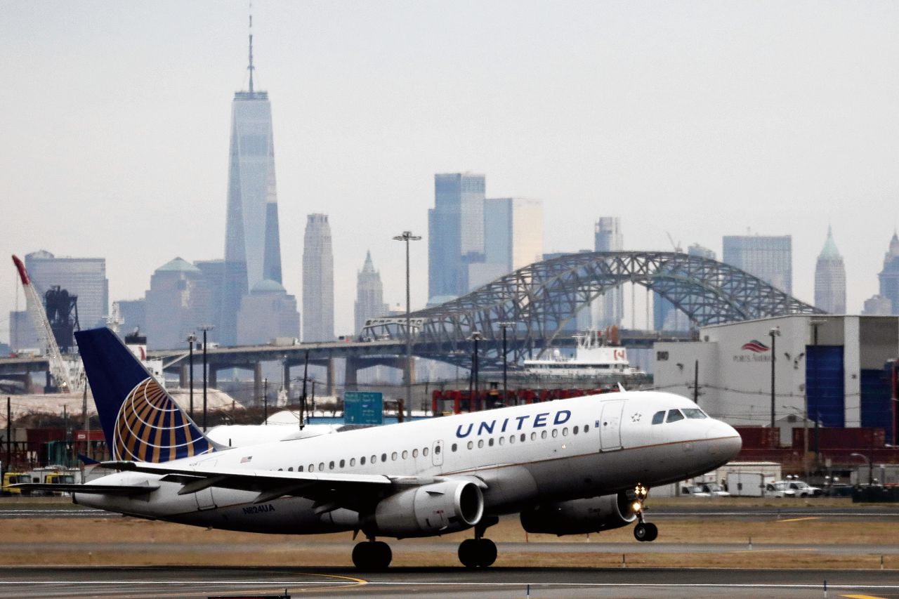 United Airlines  ontslaat werknemers zonder prik 