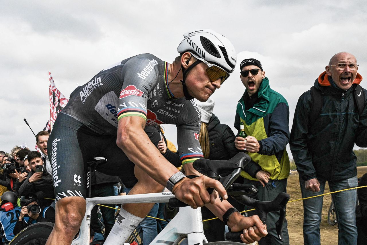 The bottle in the face of Van der Poel is not the first incident in a large cycling race