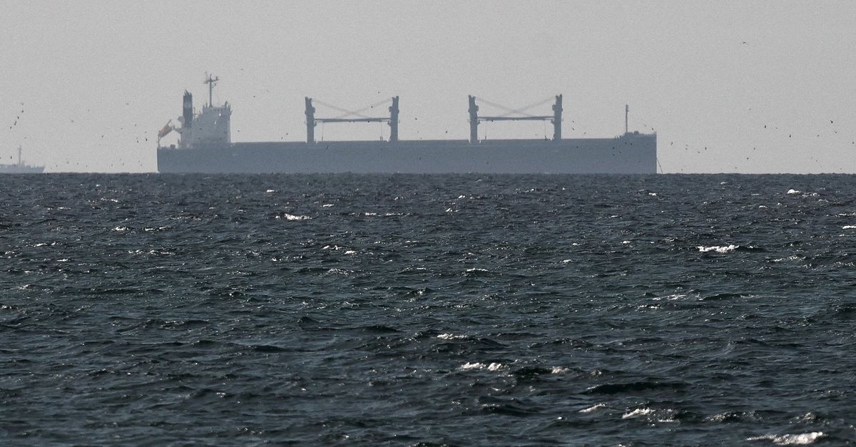 Zolang er oorlog woedt tegen Iran is het onmogelijk de Straat van Hormuz ‘schoon te vegen’ en lopen olietankers enorme risico’s