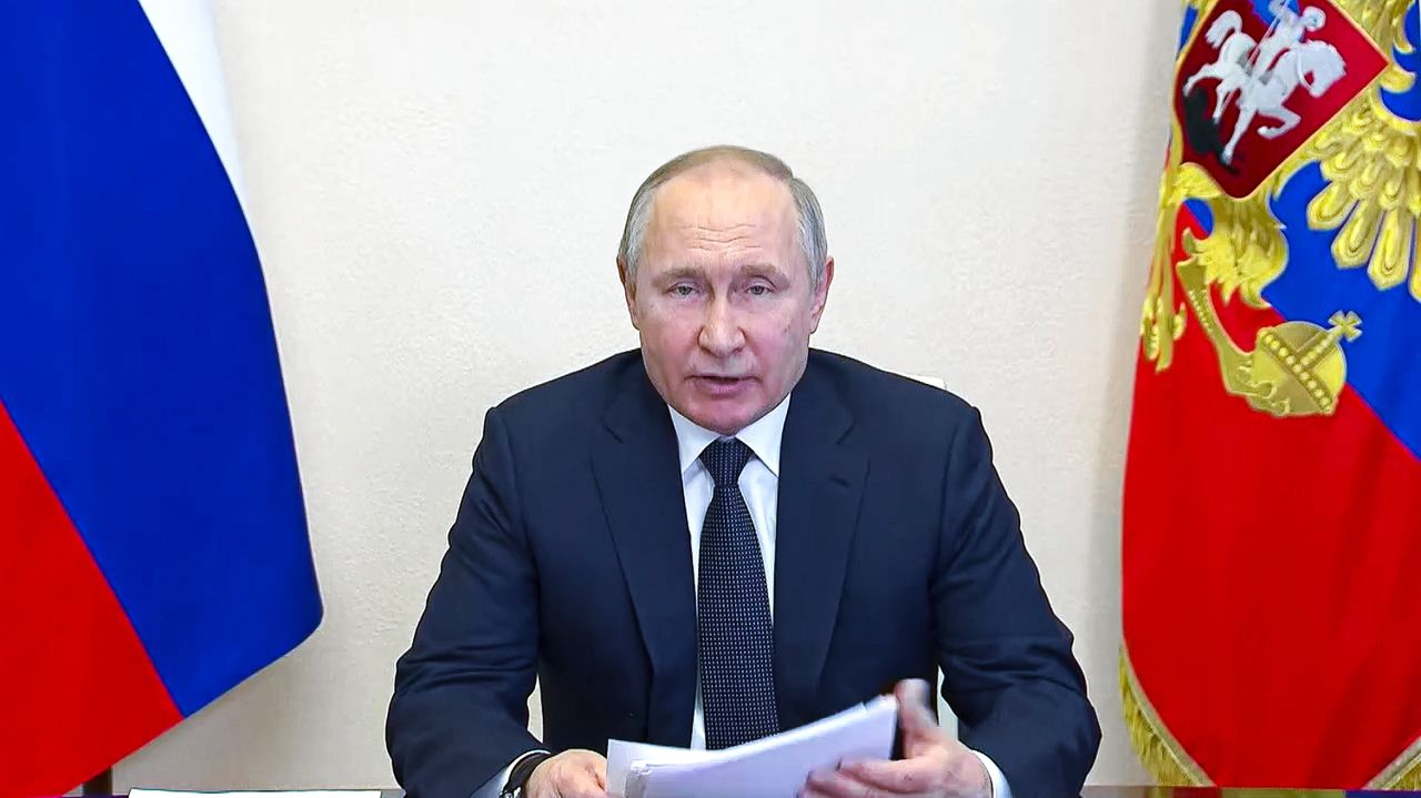 Vladimir Poetin haalde in zijn toespraak ongekend hard uit binnenlandse critici van zijn beleid.