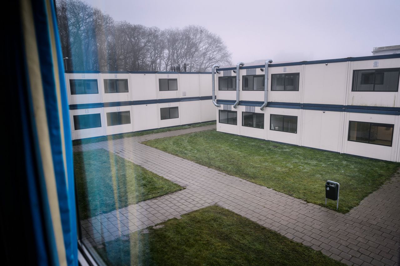 Een opvangcentrum in Hoogeveen voor overlastgevende asielzoekers. Asielzoekers maken een deel uit van de groep die in het rapport genoemd wordt.