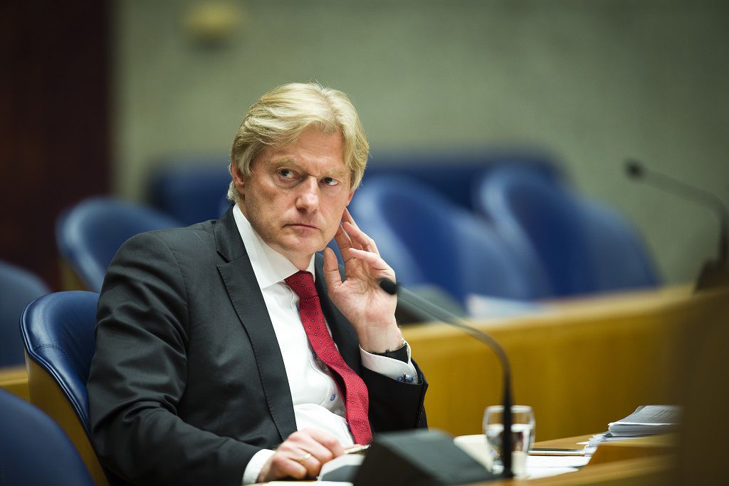 Staatssecretaris Van Rijn (Volksgezondheid, PvdA) woensdagavond in de Tweede Kamer tijdens het debat over de verpleeghuizen.