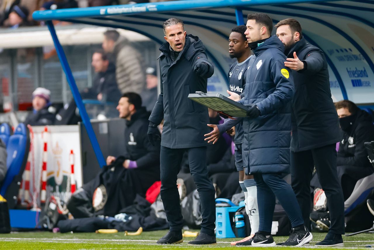 Als de 75ste minuut aanbreekt is de chaos nooit ver weg bij het Feyenoord van Robin van Persie