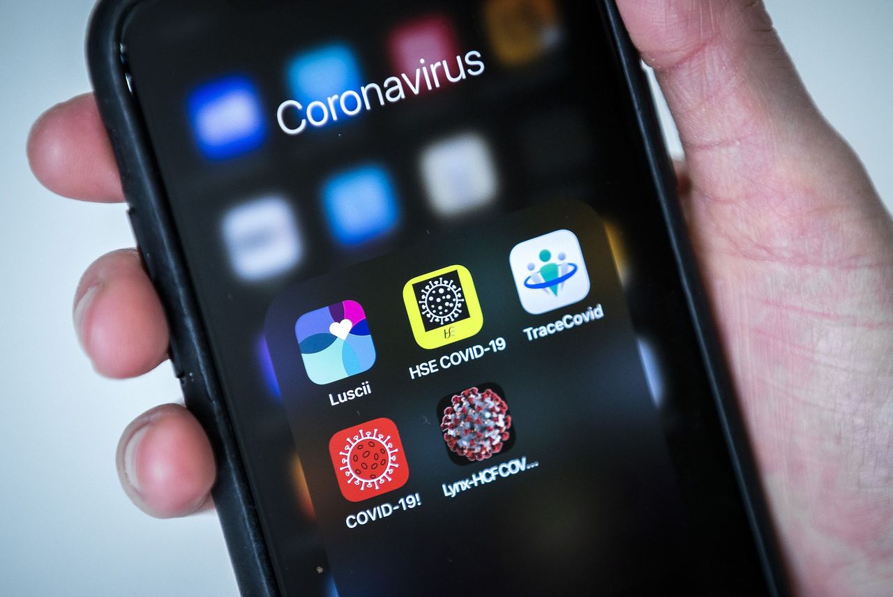 Corona-apps op een Nederlandse telefoon.