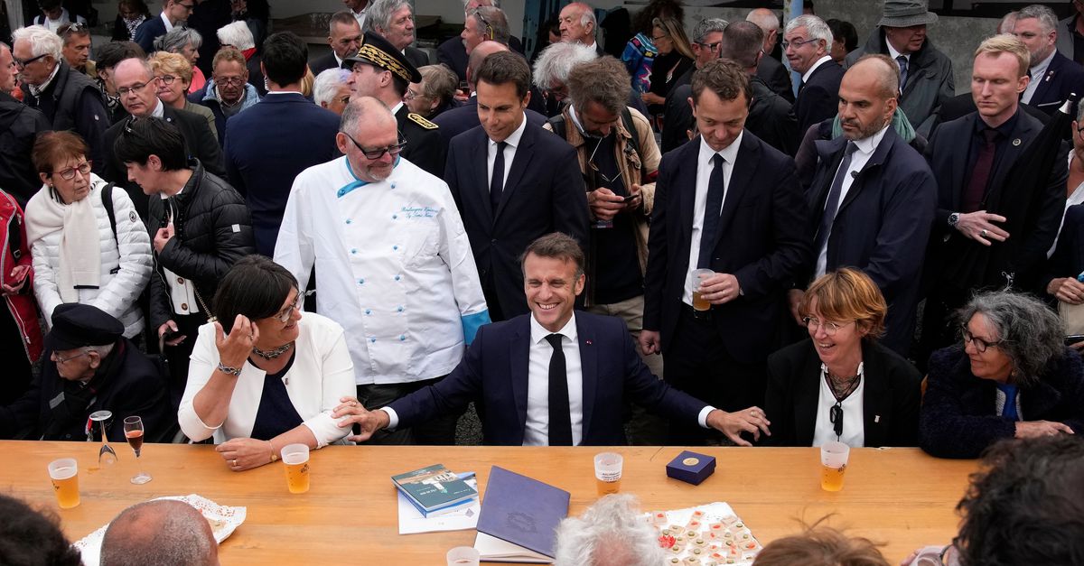 In polarized France, settlement threatens with Macron and his “rational center.”