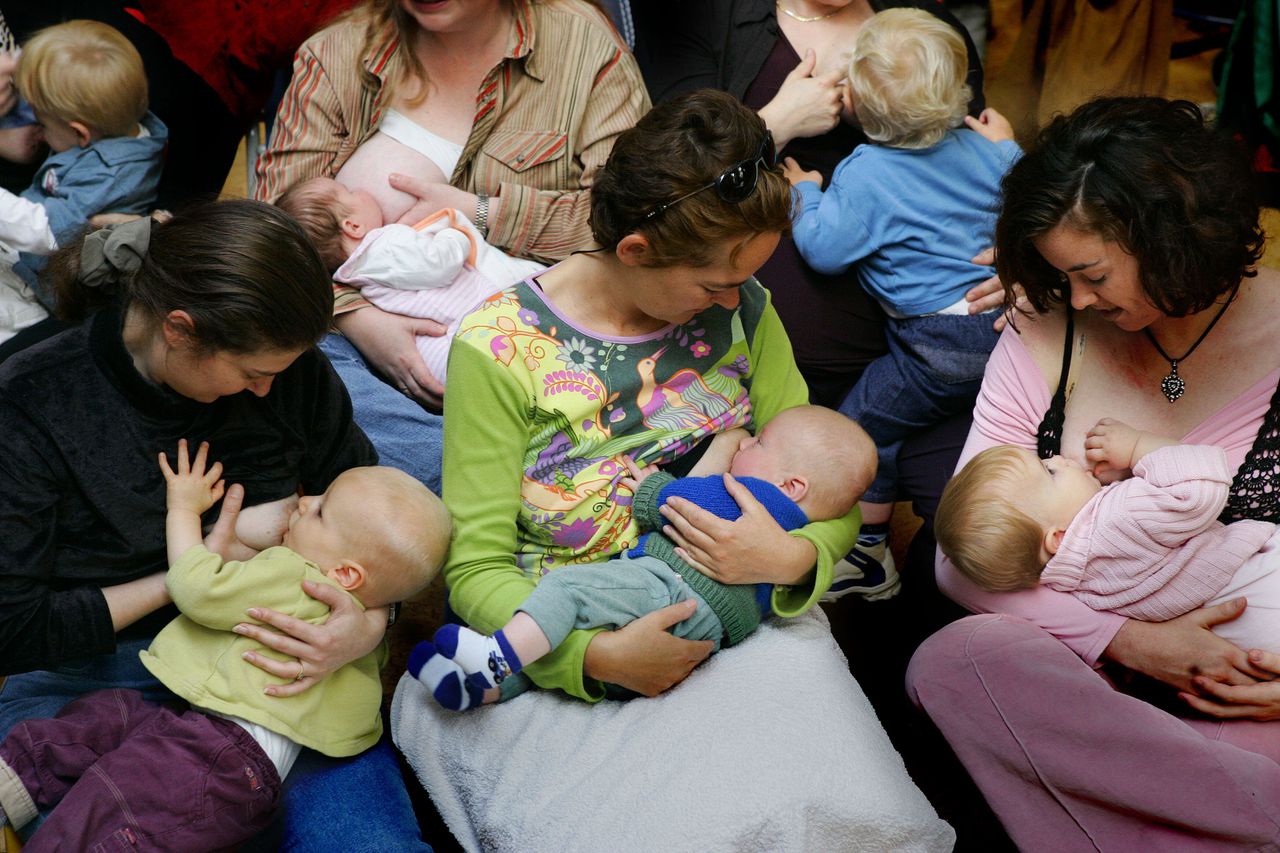 Naast de positieve medische gevolgen, zou borstvoeding ook kunnen leiden tot een besparing van ongeveer 275 miljard euro.