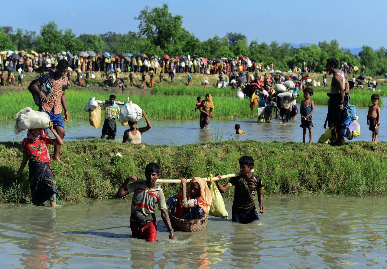 Rohingya in 2017 op de vlucht vanuit Myanmar naar buurland Bangladesh.