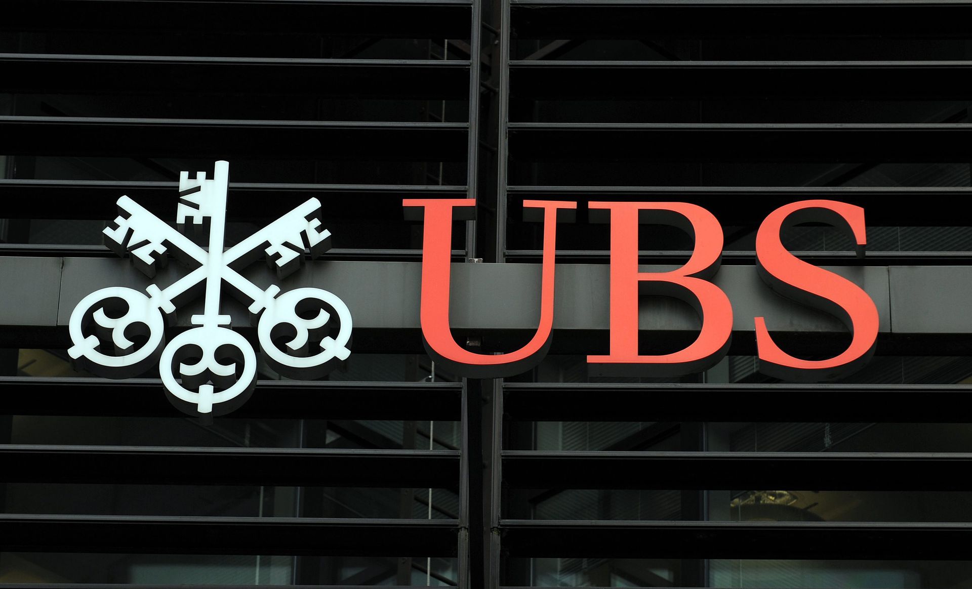 Банку ubs. UBS Bank Switzerland. UBS компания. UBS Group AG. Логотип швейцарского банка.