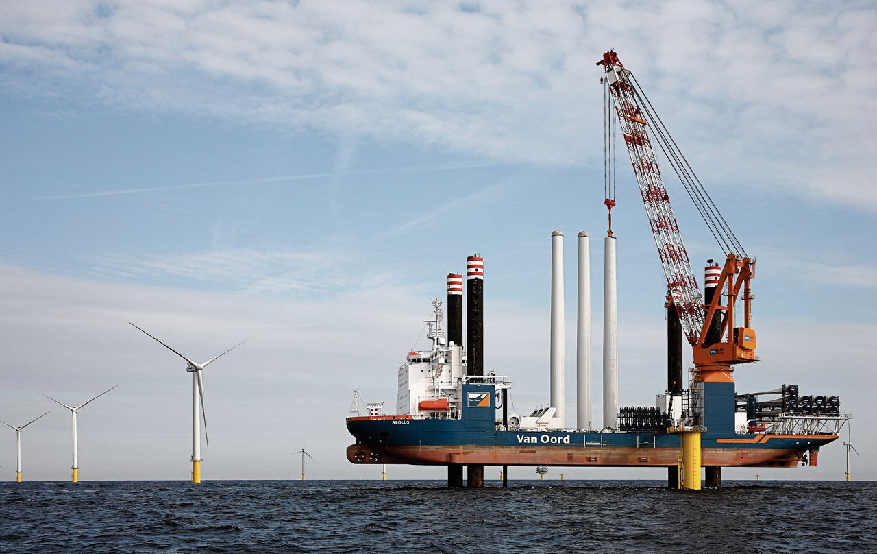 Voor de kust ter hoogte van Noordwijk ligt het offshore-windpark Luchterduinen van Eneco en Mitsubishi.