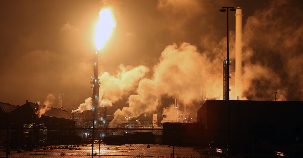 Raffinaderij Shell Pernis stilgelegd na brand