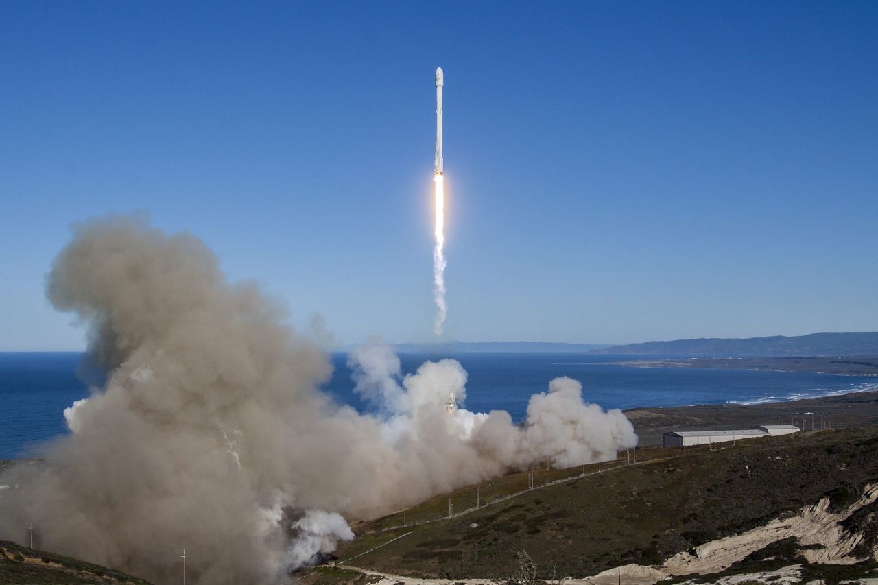 Elon Musk - CEO van Tesla - heeft een nieuwe droom: mensen naar de maan 