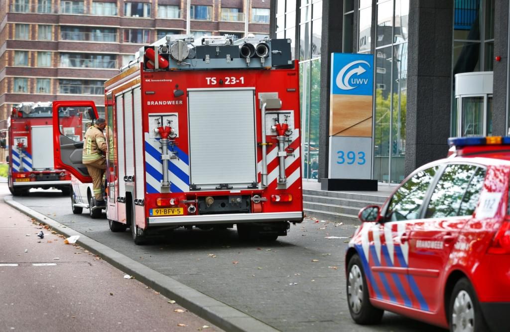 Bij het kantoor van het UWV aan de Laan op Zuid in Rotterdam is een poederbrief bezorgd. Bij het openmaken kregen medewerkers geïrriteerde ogen.