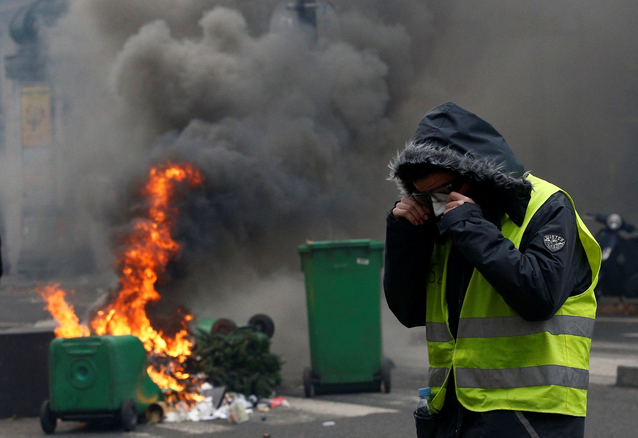 1.385 arrestaties en 55 gewonden bij protesten gele hesjes Frankrijk 