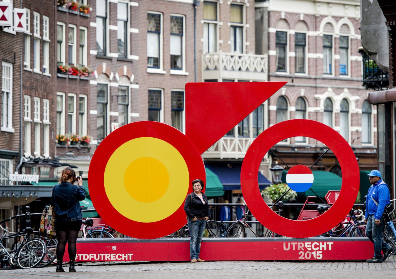 In het centrum van Utrecht zijn de voorbereidingen voor de start van de Tour de France in volle gang.