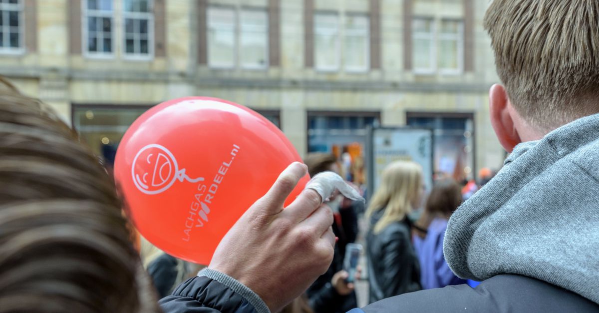Een Ballonnetje Lachgas Is De Nieuwe Koningsdagtraditie Nrc