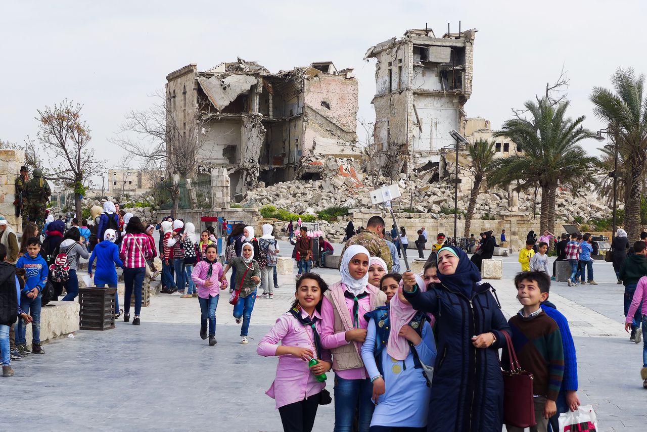 Selfies in Aleppo, beeld uit de documentaire ‘Once The Dust Settles’.