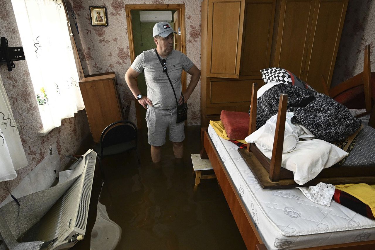 Schade, verdriet en evacuaties: de overstromingen in Oekraïne in vijftien foto's 