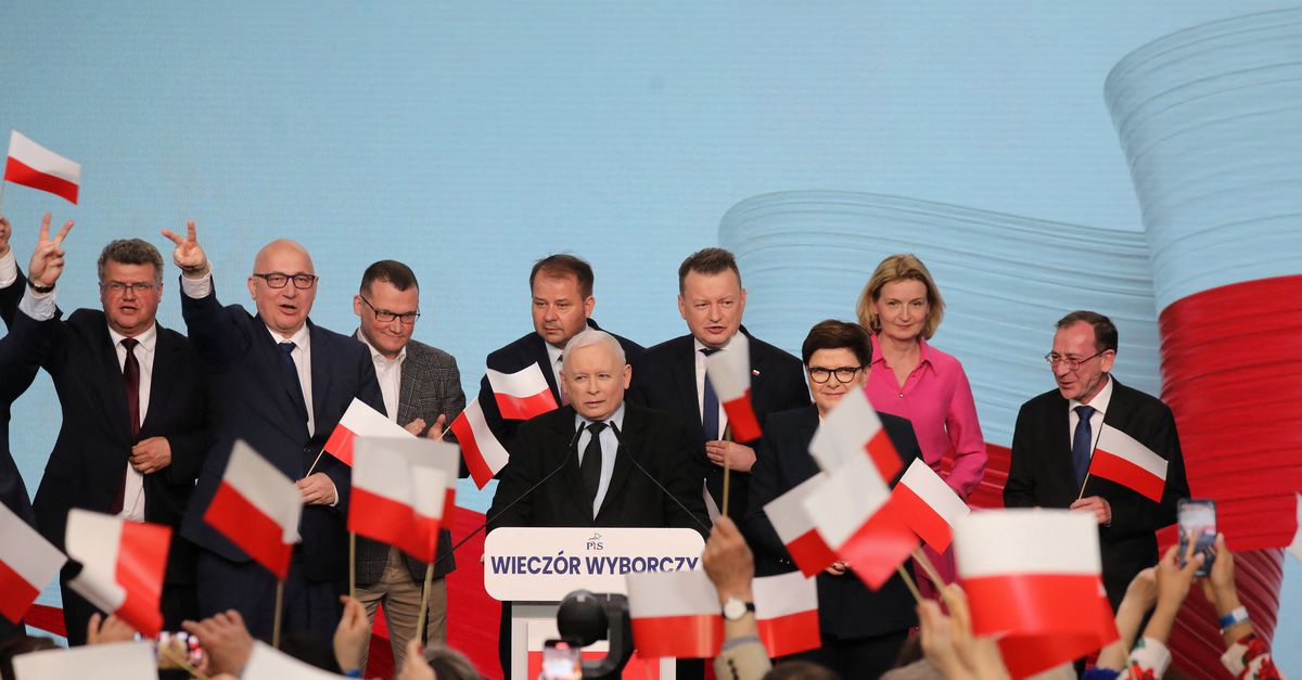 La Polonia divisa continua a favorire il partito nazionalista conservatore Diritto e Giustizia rispetto al percorso europeista di Tusk