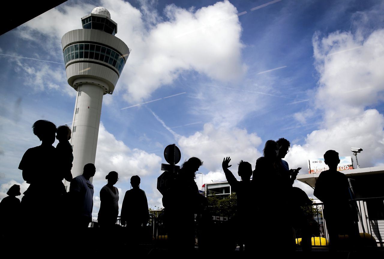 Vermindering aantal vluchten Schiphol mag doorgaan 