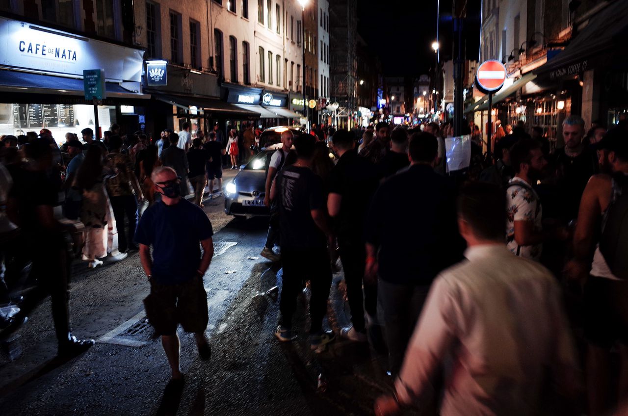Uitgaansavond in Old Compton Street, in de Londense wijk Soho. Veel vrouwen maken zich zorgen over hun veiligheid in clubs en bars.