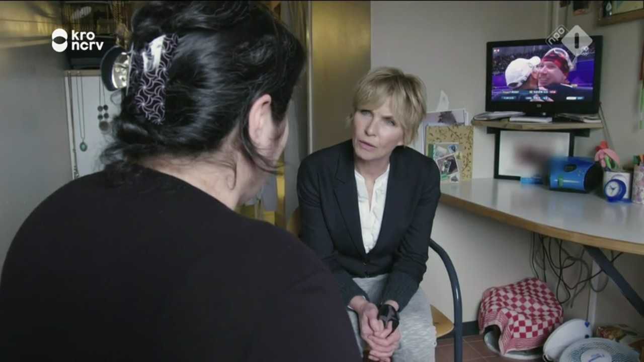 Anita Witzier interviewt een gedetineerde in Anita wordt opgenomen (KRO-NCRV).